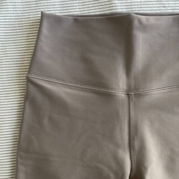 NWOT Abercrombie & Fitch YPB sculptLUX 7" Bike Short - Picture 3 of 5